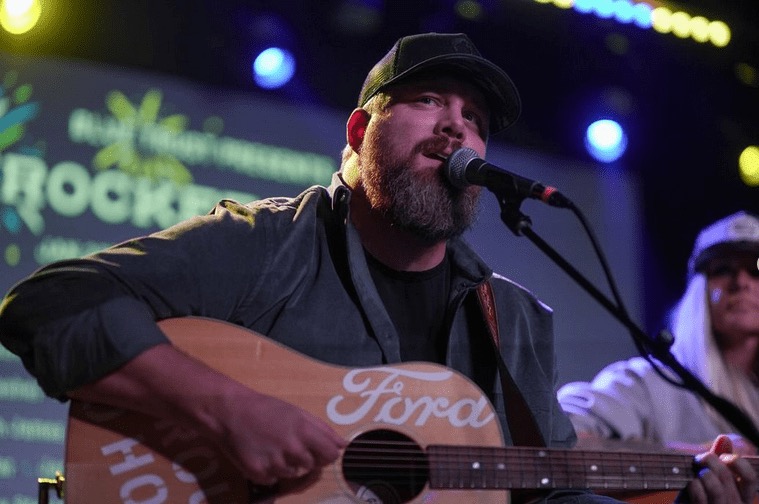 Scotty Hasting performing live